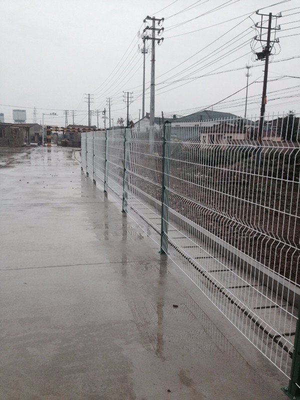 桃型柱護(hù)欄網(wǎng)安裝