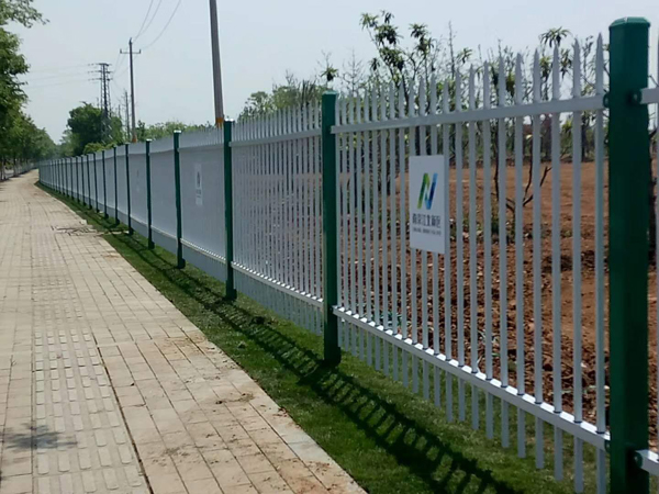 鋅鋼護(hù)欄安裝