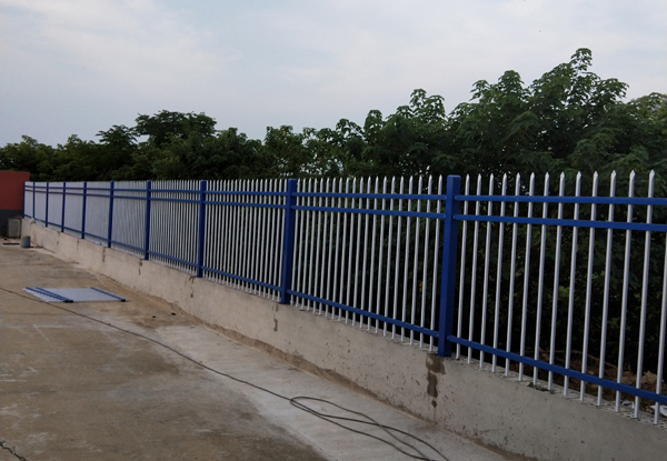 鋅鋼護(hù)欄安裝