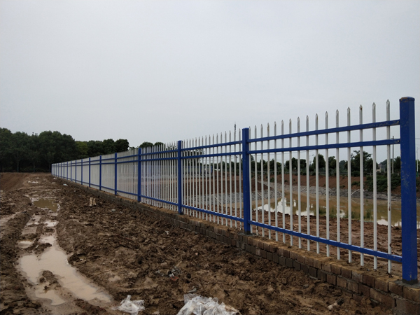 鋅鋼護(hù)欄安裝