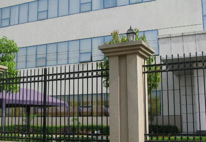 圍墻鋅鋼護(hù)欄